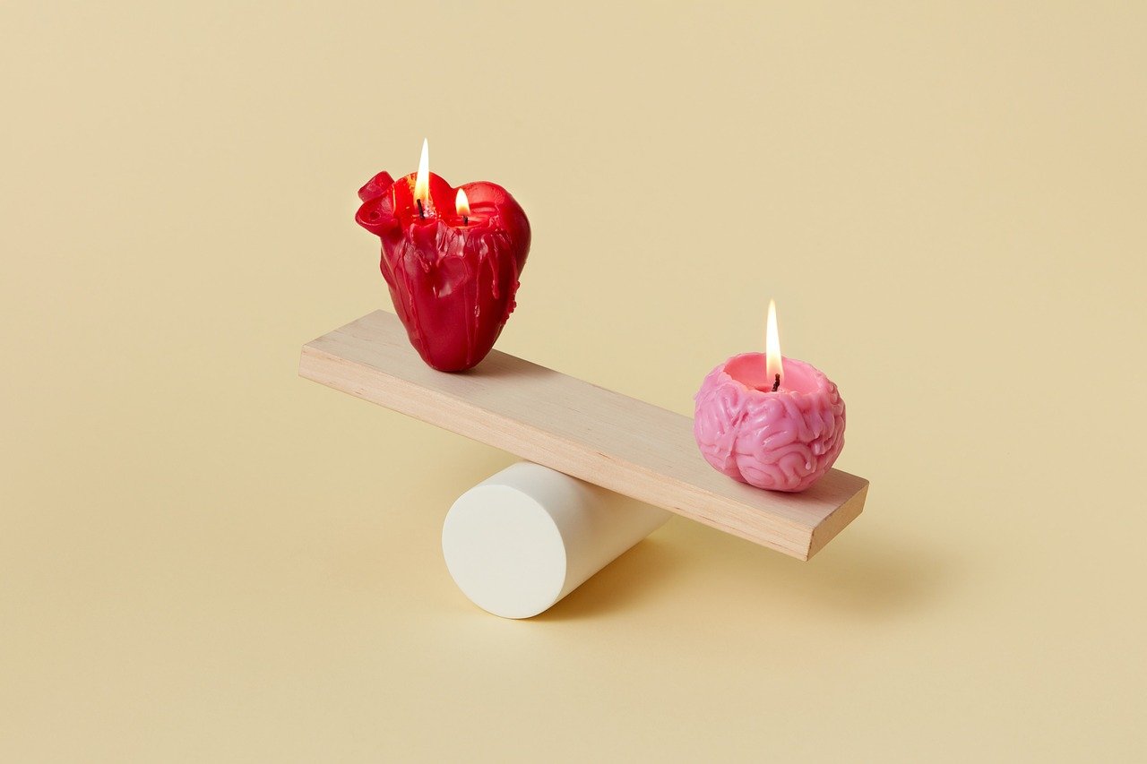candles 8333925 1280